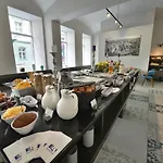 Hotel Ea New Town 4*