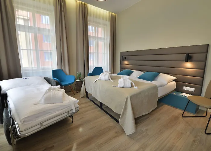 Hotel Ea New Town 4*