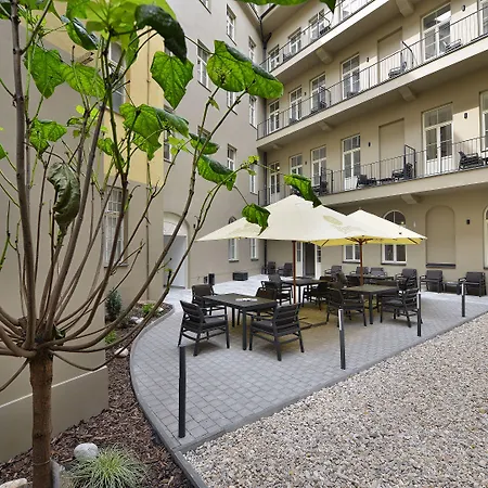 Ea New Town 4* براغ