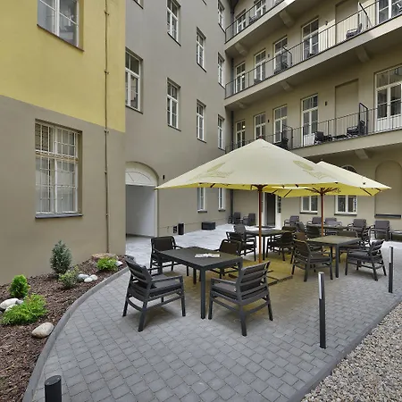 Ea New Town Hotell Prag