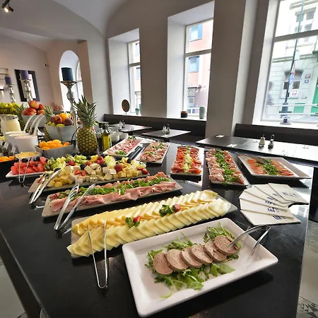 Hotell Ea New Town 4*