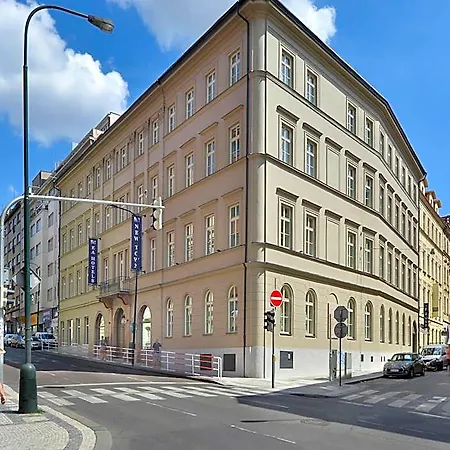 Hotel Ea New Town 4*
