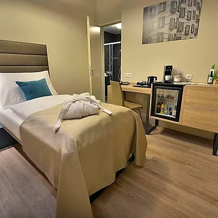 Hotel Ea New Town 4*