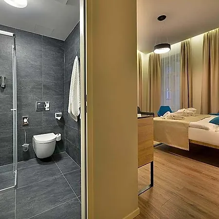 Hotel Ea New Town 4*