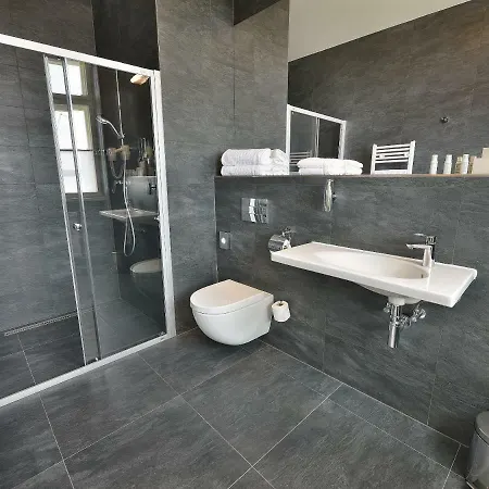 Hotell Ea New Town 4*
