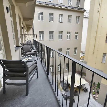 Ea New Town Hotell 4*