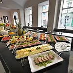 Hotel Ea New Town 4*