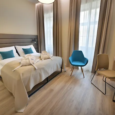 Hotel Ea New Town 4*