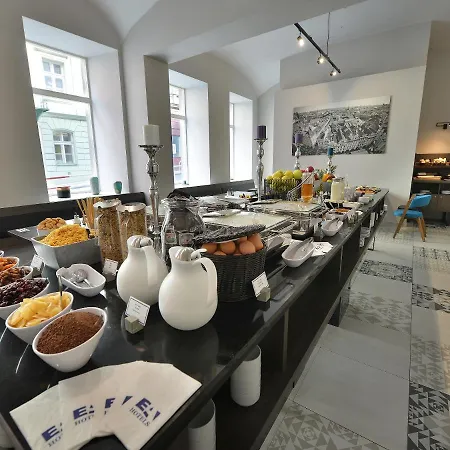 Hotel Ea New Town 4*
