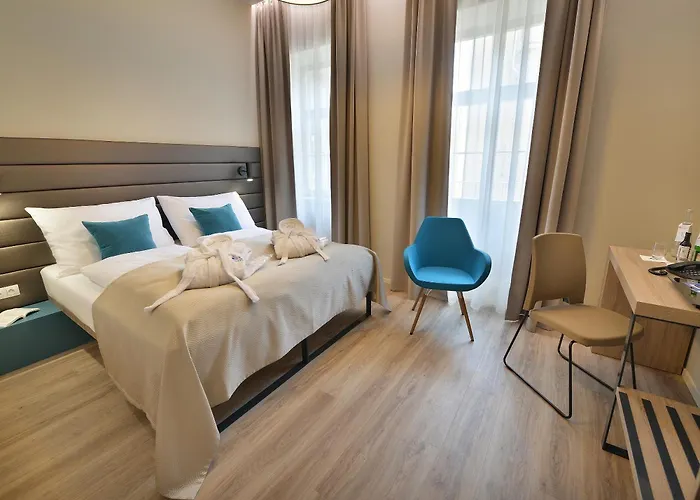 Hotel Ea New Town 4*