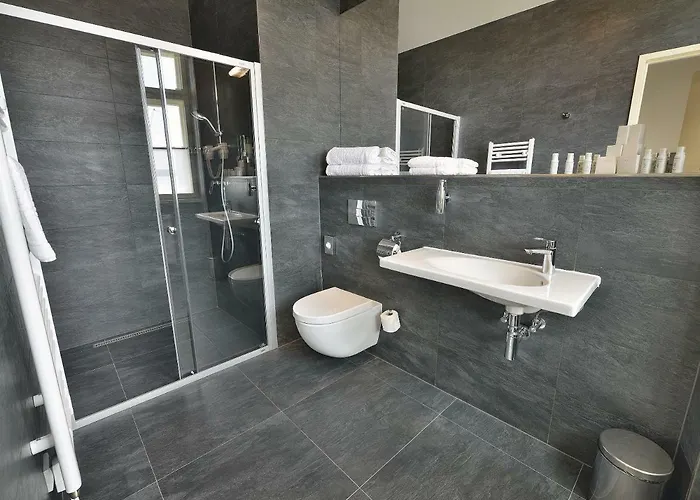 Hotel Ea New Town 4*